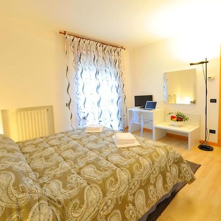 Bed And Breakfast La Sosta Ponte San Nicolò Δωμάτιο φωτογραφία